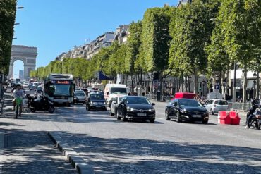 Champs Elysse mit Blick auf den Arc de Triomphe